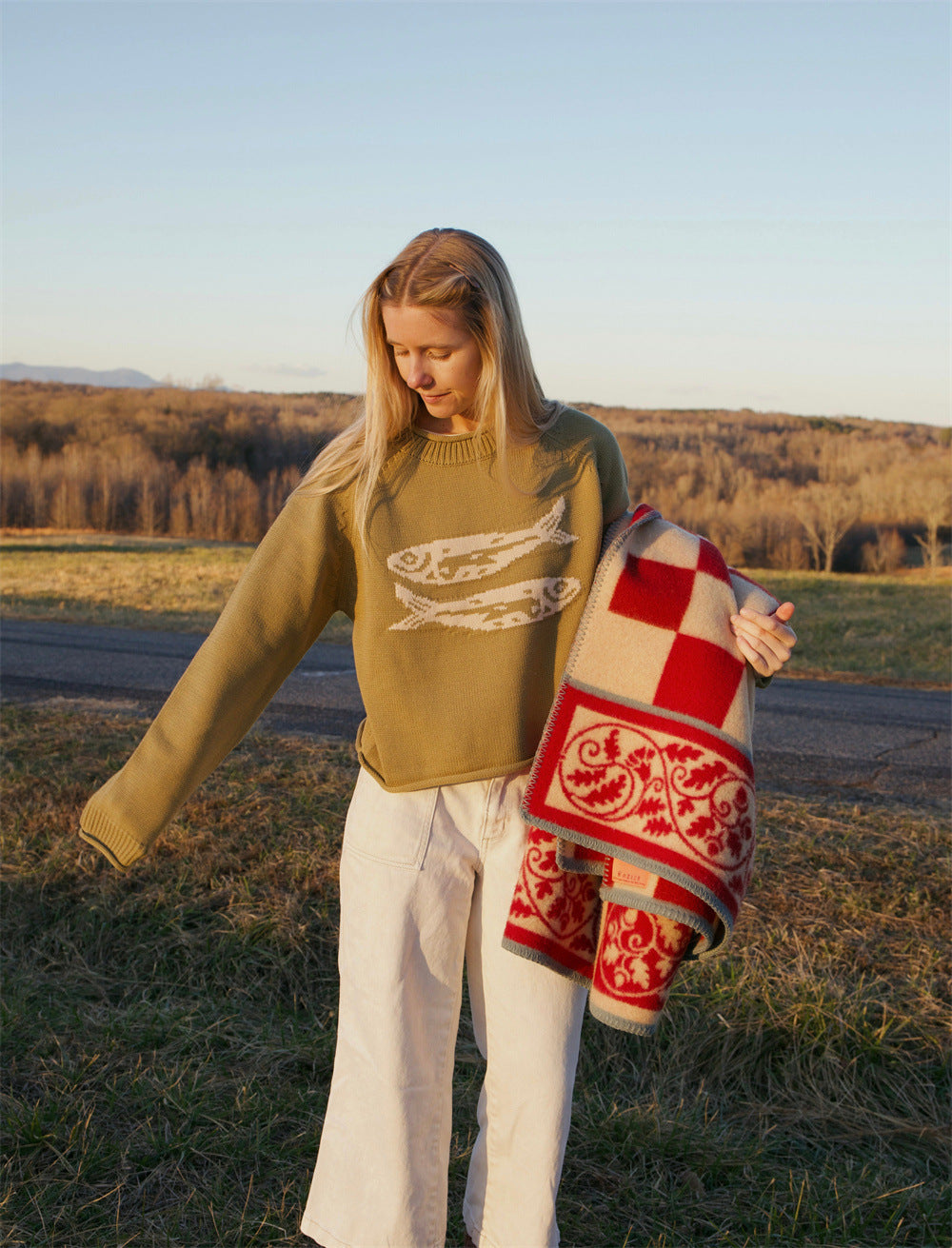Loose long sleeved round neck pullover sweater