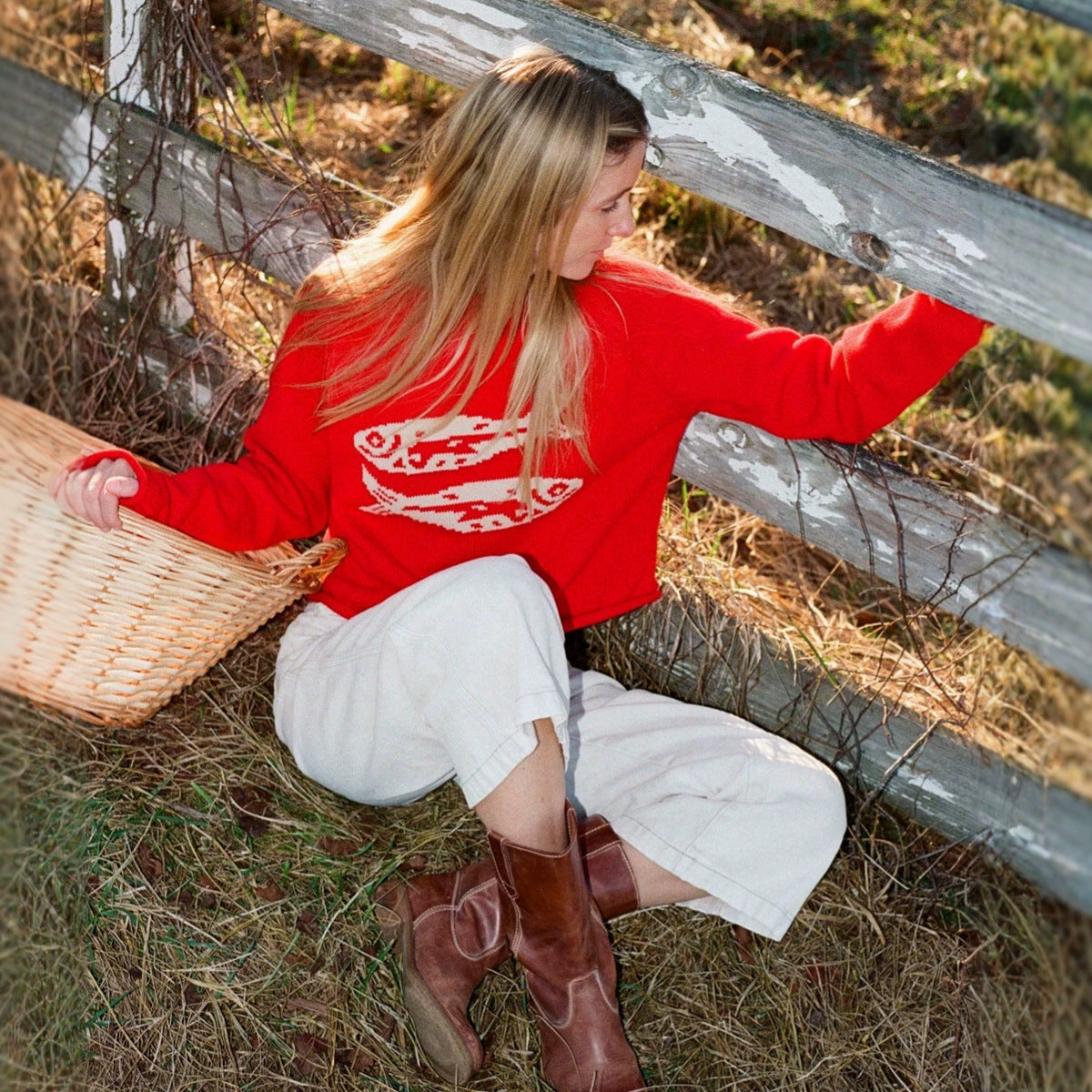Loose long sleeved round neck pullover sweater